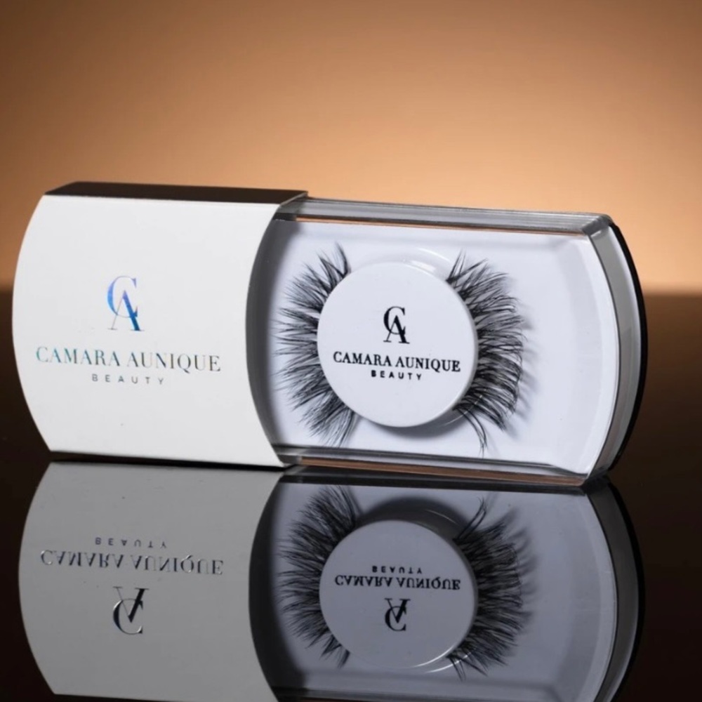 CAMARA AUNIQUE
BEAUTY | Mary Lash